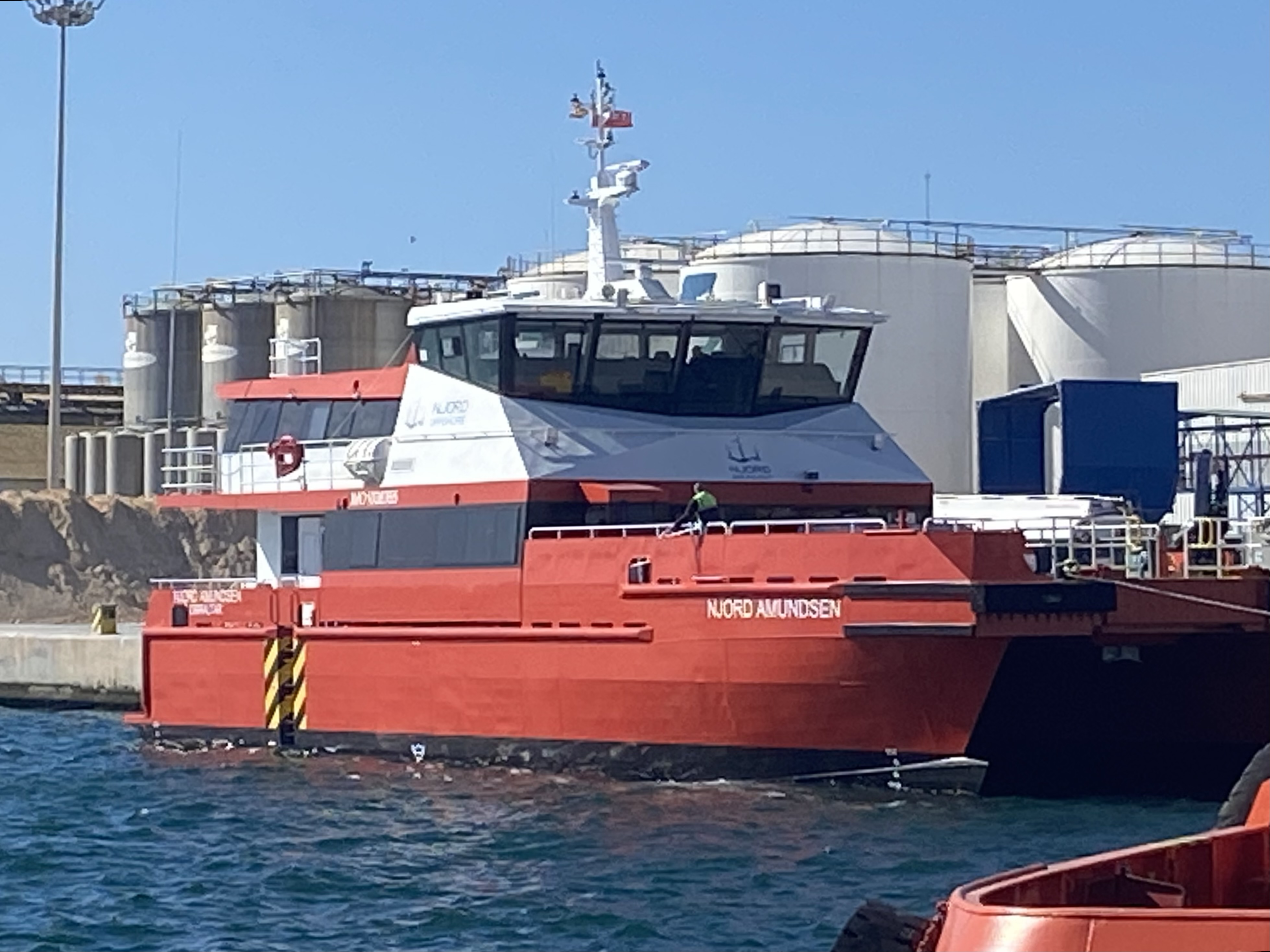 Escala técnica de un remolcador de altura de reciente construcción en el - Noticia Puerto de Motril